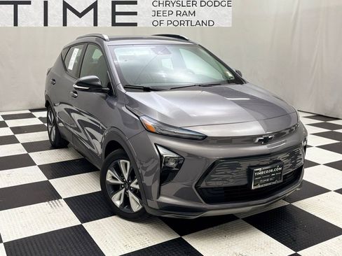 Used 2022 Chevrolet Bolt EUV LT w/ Convenience Package image 1