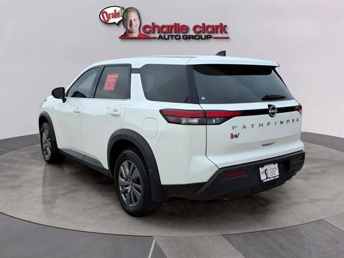 Used 2024 Nissan Pathfinder S image 3