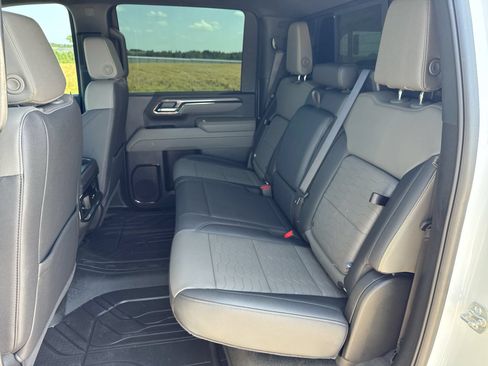 Used 2025 Chevrolet Silverado 2500 ZR2 w/ Technology Package AWD/4WD image 22