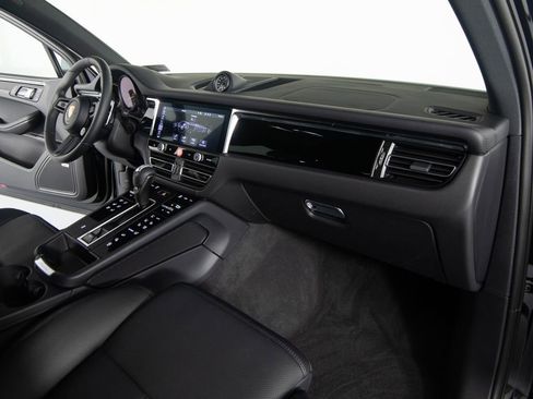 Certified 2026 Porsche Macan AWD/4WD image 29