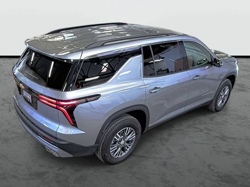 Used 2026 Chevrolet Traverse LT w/ Driver Confidence Package AWD/4WD image 4