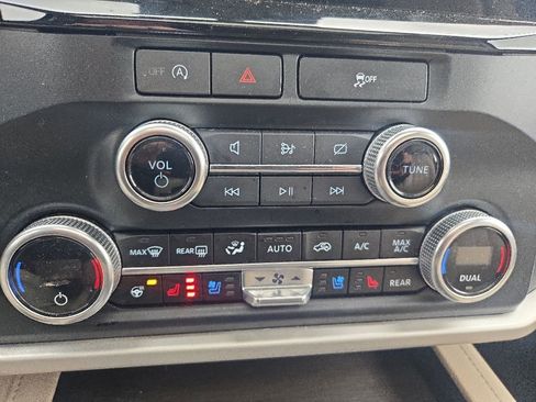 Used 2024 Ford Expedition Limited AWD/4WD image 7