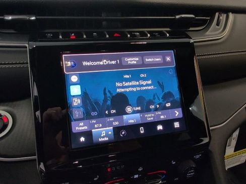 New 2025 Jeep Grand Cherokee Laredo w/ Luxury Tech Group I image 18