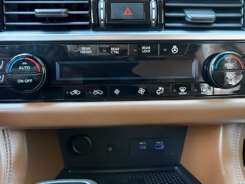 Used 2022 Nissan Pathfinder Platinum w/ Cargo Package AWD/4WD image 27