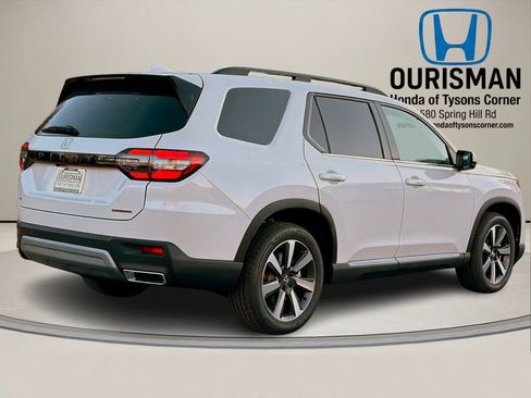 New 2025 Honda Pilot Touring image 3