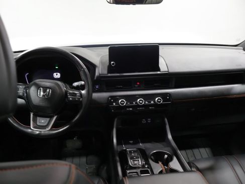 Used 2025 Honda Pilot TrailSport image 15