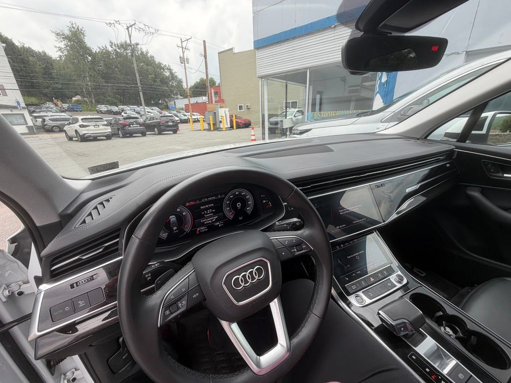 Used 2023 Audi Q7 3.0T Premium w/ Convenience Package AWD/4WD image 21