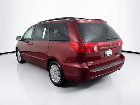 Used 2008 Toyota Sienna XLE image 2