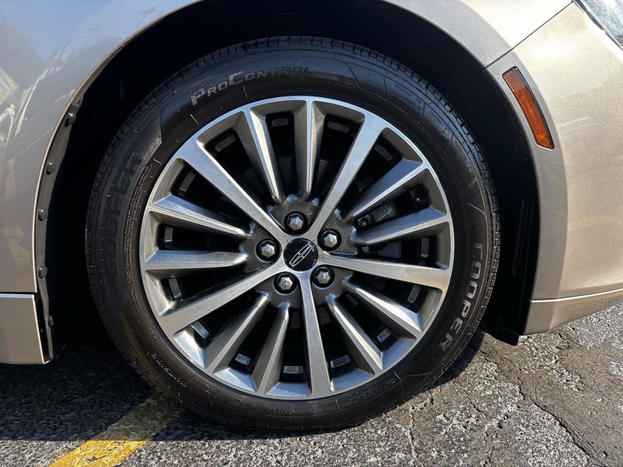 Used 2018 Lincoln MKZ Select w/ Select Plus Package AWD/4WD image 10