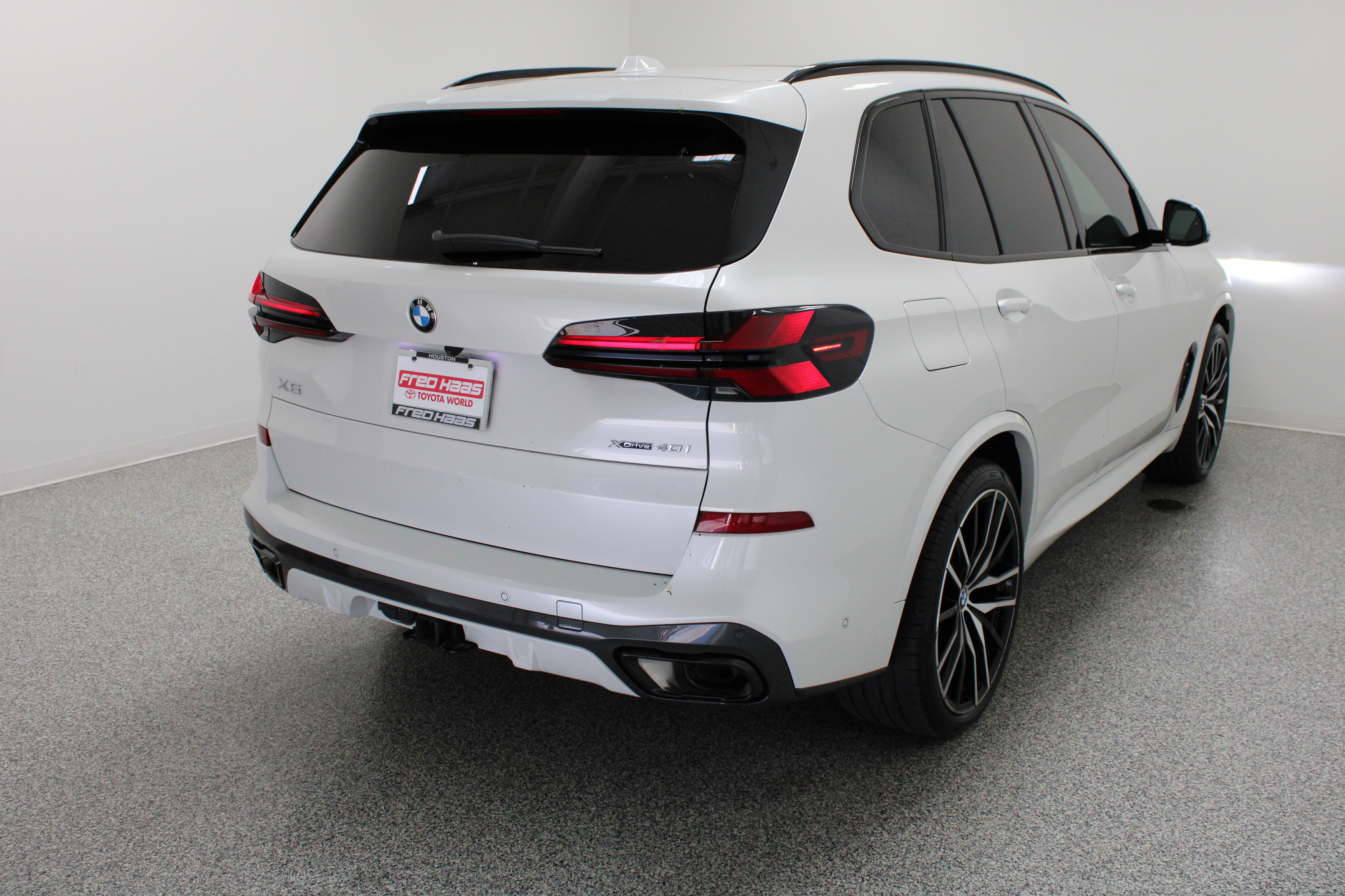 Used 2025 BMW X5 xDrive40i w/ M Sport Package AWD/4WD image 7
