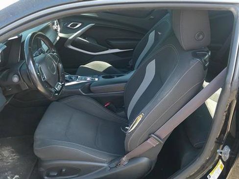 Used 2017 Chevrolet Camaro LT RWD image 5