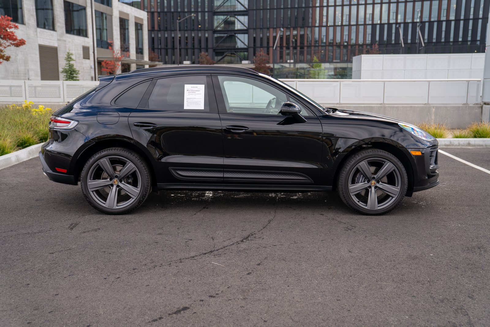 Certified 2026 Porsche Macan AWD/4WD image 8