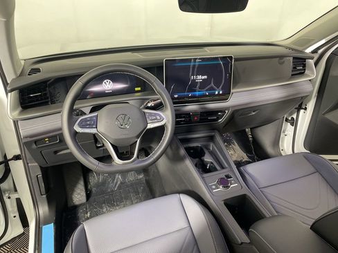 New 2026 Volkswagen Tiguan SE image 8