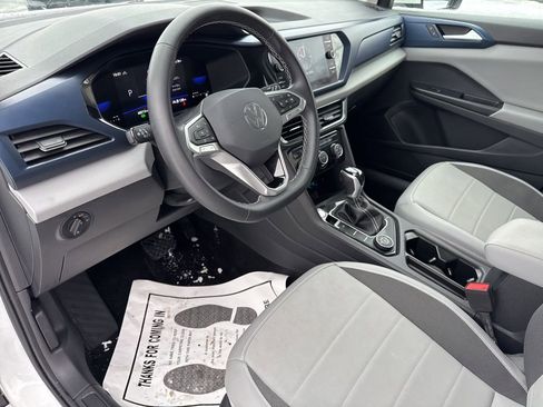 Used 2023 Volkswagen Taos SE image 11