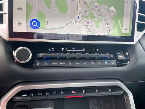 Used 2025 Toyota Sequoia Platinum AWD/4WD image 31