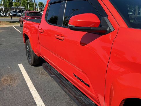 Used 2024 Toyota Tacoma TRD Sport w/ TRD Sport Upgrade Package image 9