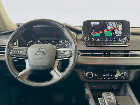 Used 2024 Mitsubishi Outlander SE image 18