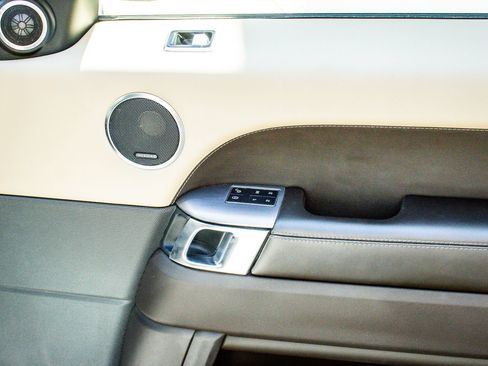 Used 2019 Land Rover Range Rover Sport HSE AWD/4WD image 22