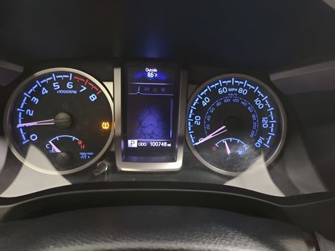 Used 2021 Toyota Tacoma SR5 w/ Technology Package AWD/4WD image 29