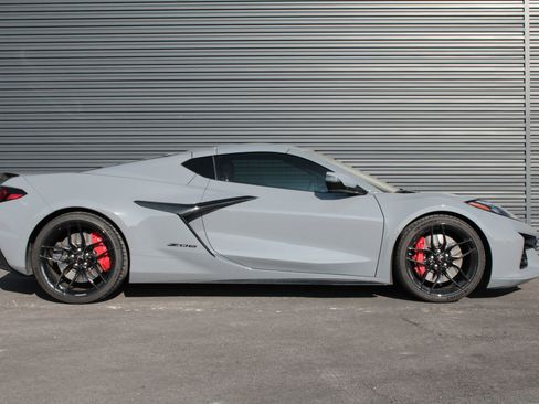 Used 2025 Chevrolet Corvette Z06 image 4