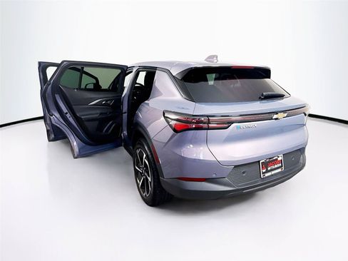 Used 2025 Chevrolet Equinox EV LT w/ LPO, All-Weather Mat Package FWD image 32