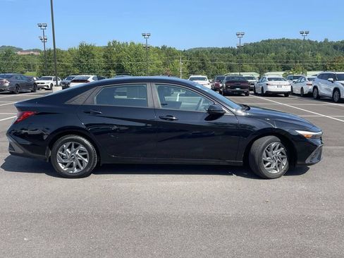 Certified 2024 Hyundai Elantra SEL FWD image 2