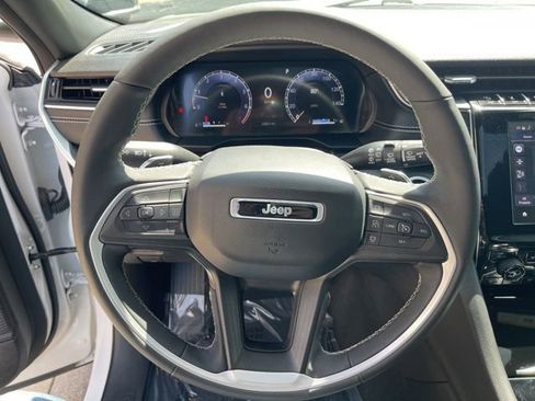 Used 2025 Jeep Grand Cherokee L Altitude AWD/4WD image 14