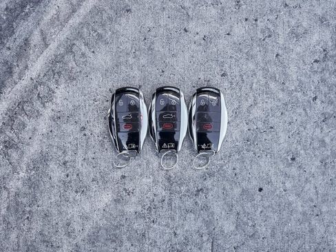 Used 2024 Bentley Flying Spur V8 image 79