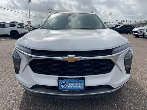 Used 2024 Chevrolet Trax LT w/ Driver Confidence Package FWD image 2