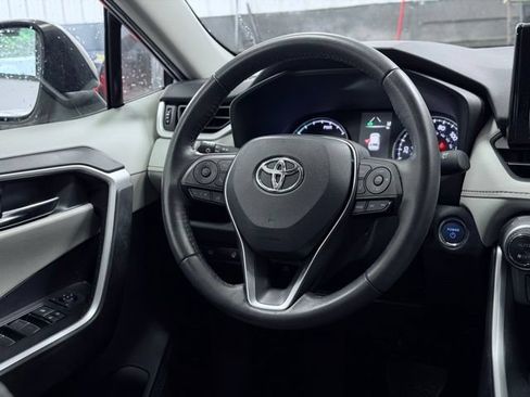 Used 2022 Toyota RAV4 XLE w/ XLE Grade Weather Package AWD/4WD image 23