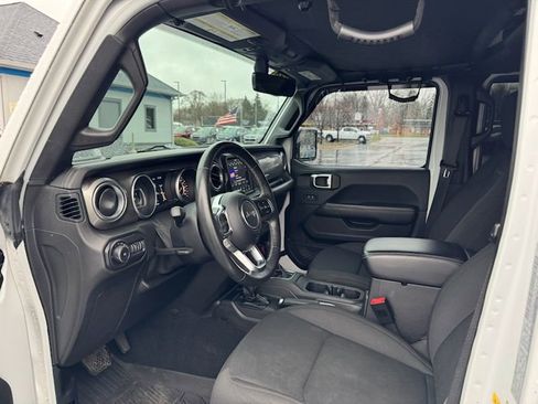 Used 2018 Jeep Wrangler Unlimited Sahara image 5