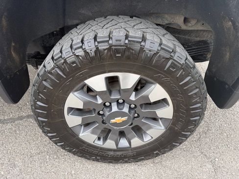 Used 2021 Chevrolet Silverado 2500 LT w/ Convenience Package image 10