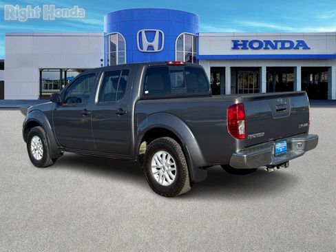 Used 2018 Nissan Frontier SV image 4