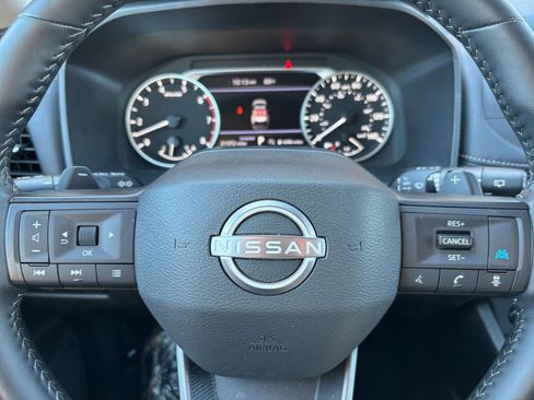 Used 2025 Nissan Rogue SV FWD image 30