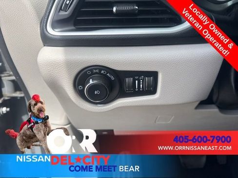 Used 2023 Chrysler Pacifica Touring-L FWD image 17