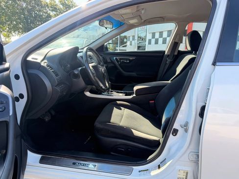 Used 2014 Nissan Altima 2.5 SV FWD image 11