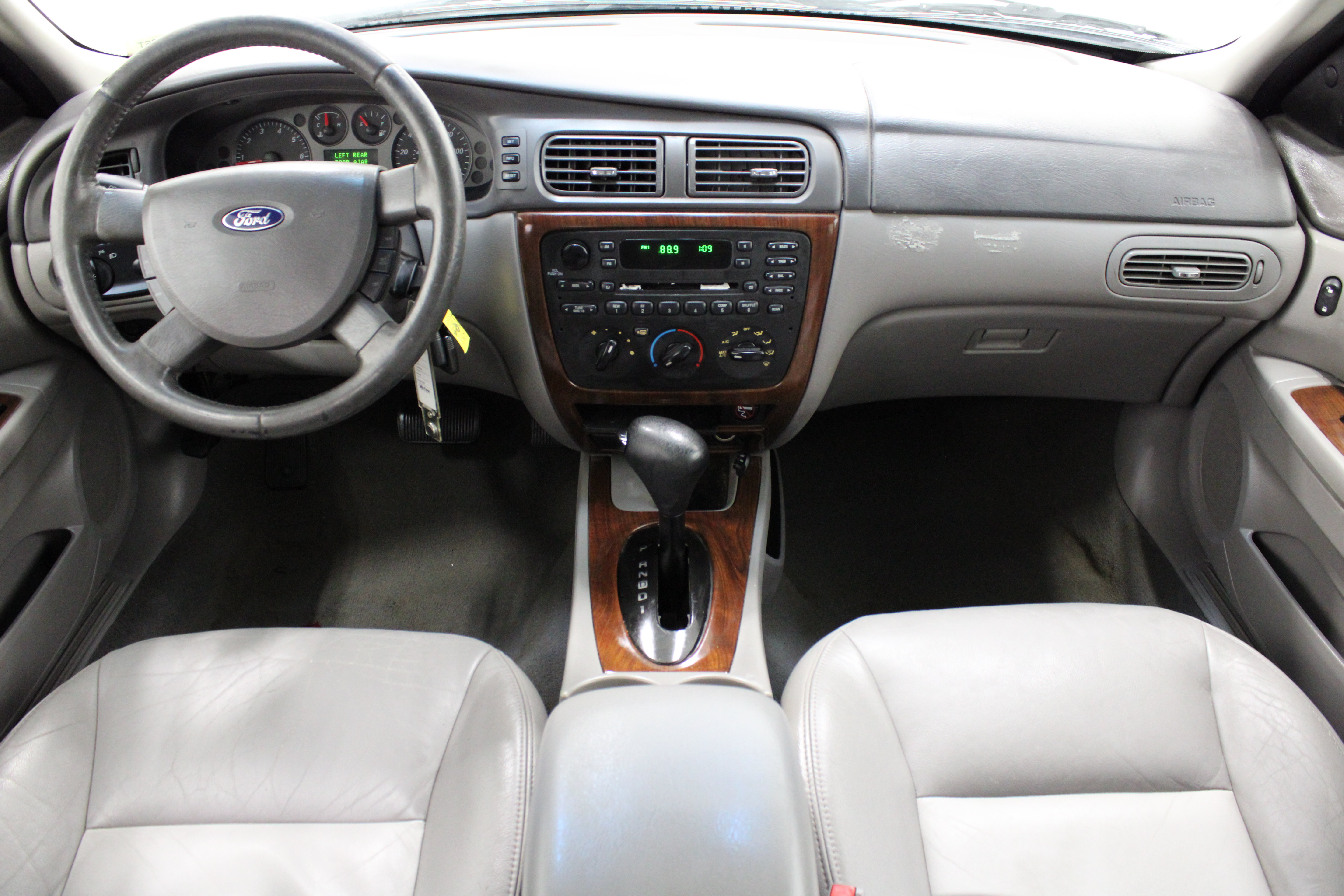 Used 2006 Ford Taurus SEL FWD image 24