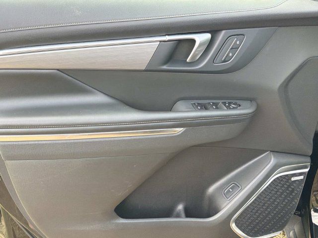 Used 2025 Buick Enclave Preferred FWD image 14