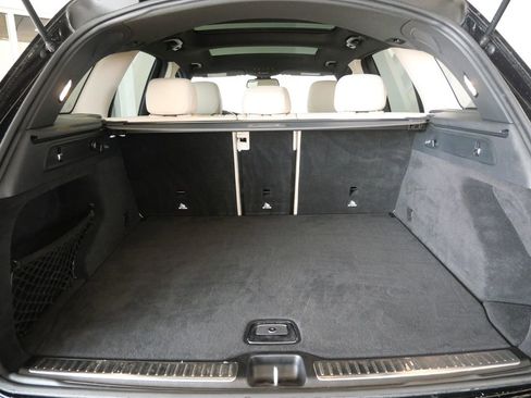 Used 2017 Mercedes-Benz GLC 300 4MATIC image 27