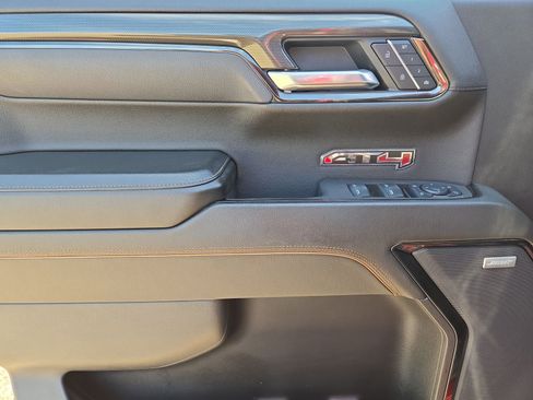 Used 2025 GMC Sierra 1500 AT4 w/ Technology Package AWD/4WD image 15