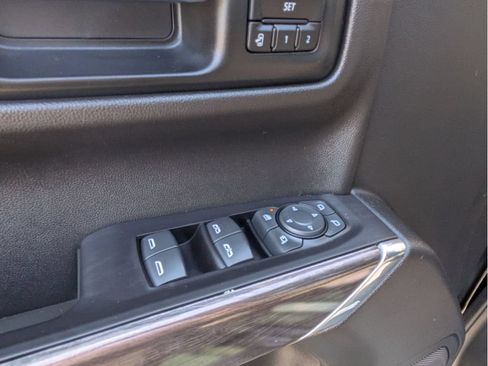 Used 2021 Chevrolet Silverado 1500 LTZ AWD/4WD image 15
