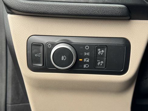 Used 2020 Ford Escape Titanium AWD/4WD image 28
