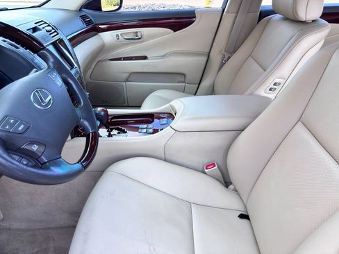 Used 2008 Lexus LS 460 L w/ Preferred Accessory Pkg RWD image 34