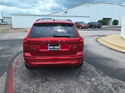 Used 2022 Volvo XC60 B5 Momentum AWD/4WD image 5