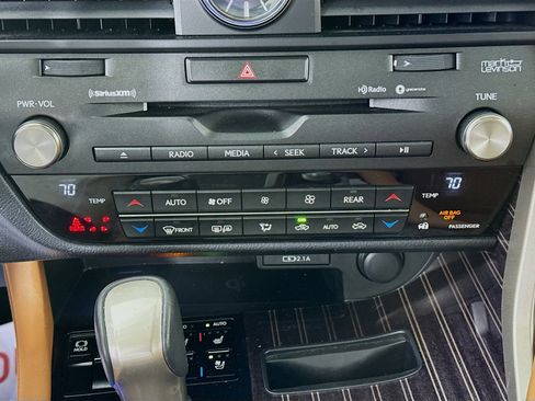 Used 2022 Lexus RX 450hL Luxury w/ Cold Area Package (CK) AWD/4WD image 16