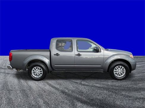 Used 2019 Nissan Frontier SV image 3