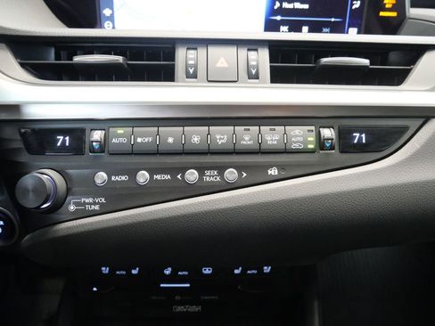 Used 2020 Lexus ES 300h w/ Accessory Package 2 image 27