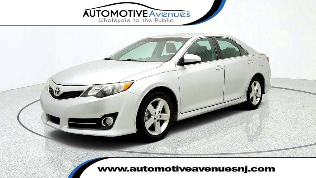 Used 2014 Toyota Camry SE FWD image 1