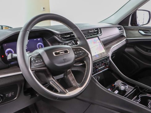 Used 2023 Jeep Grand Cherokee L Limited w/ Rear Seat Video Group I image 23