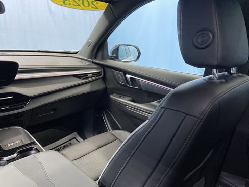 Used 2025 Buick Enclave Sport Touring image 31